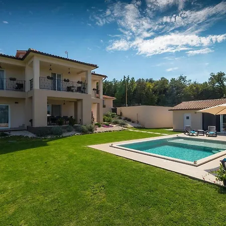 Noela Ferienhaus Pula