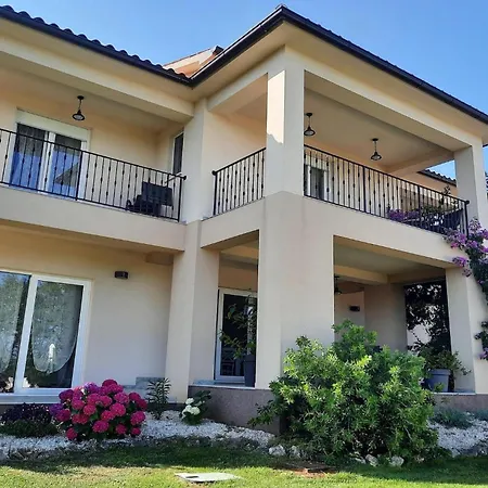 Ferienhaus Noela *